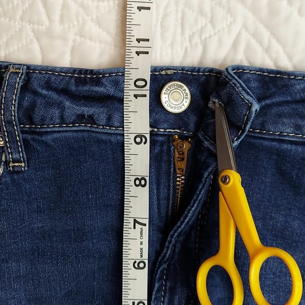 Silver Jeans Elyse Curvy Fit Blue Denim Mid Rise Jean Shorts Size W32 Like New